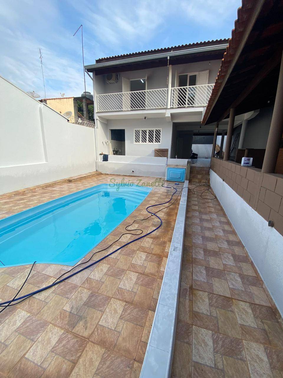Amplo imóvel comercial ou residencial com excelente localização  Jardim Ypê  com piscina